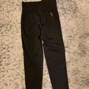 Black gymshark leggings